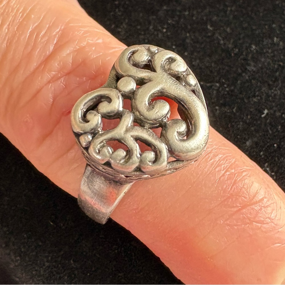 heart ring sterling Silver 925 size 7.75 Swirl Ring